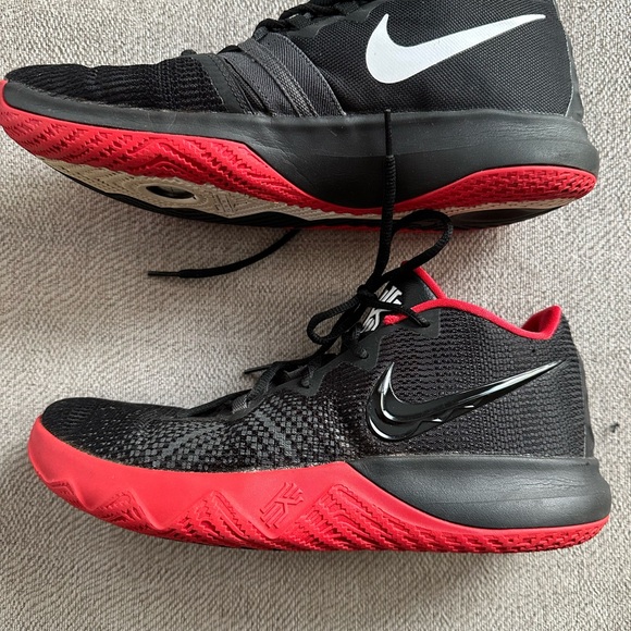 Men’s Nike Kyrie Zoom Flytrap - Picture 1 of 6